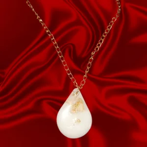 Handcrafted resin jewelry with embedded flowers (12)