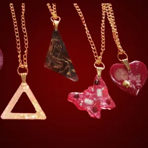 Handcrafted resin jewelry with embedded flowers (19)