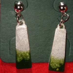 Handcrafted resin jewelry with embedded flowers (24)