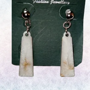 Handcrafted resin jewelry with embedded flowers (27)