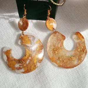 Handcrafted resin jewelry with embedded flowers (28)