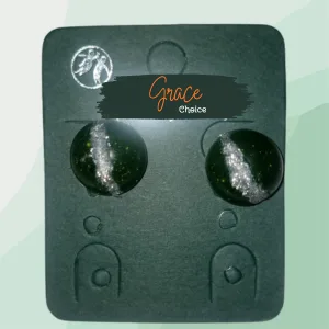 Handcrafted resin jewelry with embedded flowers (3)