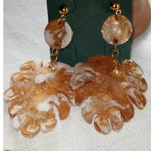 Handcrafted resin jewelry with embedded flowers (30)