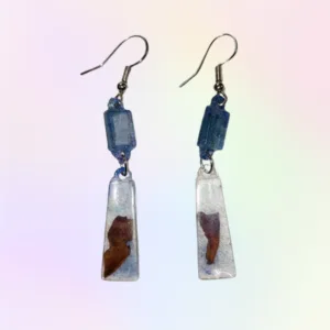 Handcrafted resin jewelry with embedded flowers (8)