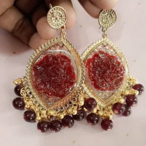 maroon resin